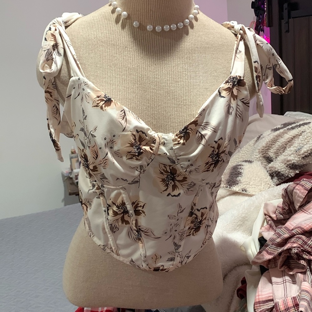 Cream floral tank top, size xxl